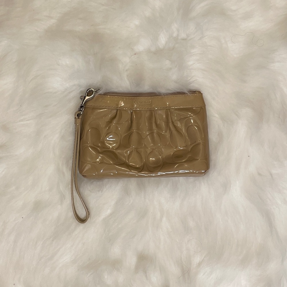 ‼️3 for 10‼️ Coach Beige Gloss Wristlet